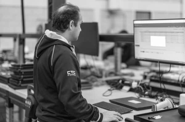 Verwerken van hardware in systeem